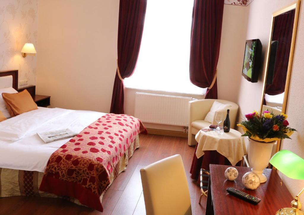 In Piazza Hotell Bad Klosterlausnitz Exteriör bild