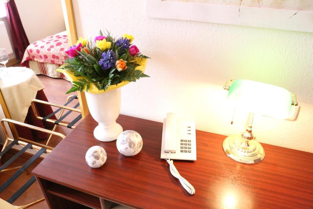In Piazza Hotell Bad Klosterlausnitz Exteriör bild