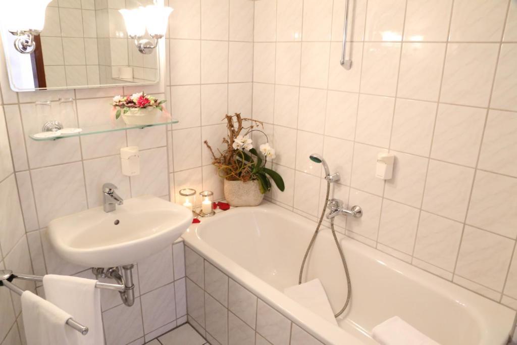 In Piazza Hotell Bad Klosterlausnitz Exteriör bild