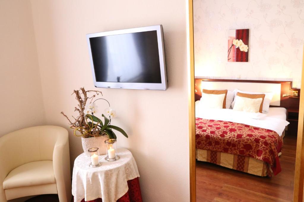 In Piazza Hotell Bad Klosterlausnitz Exteriör bild