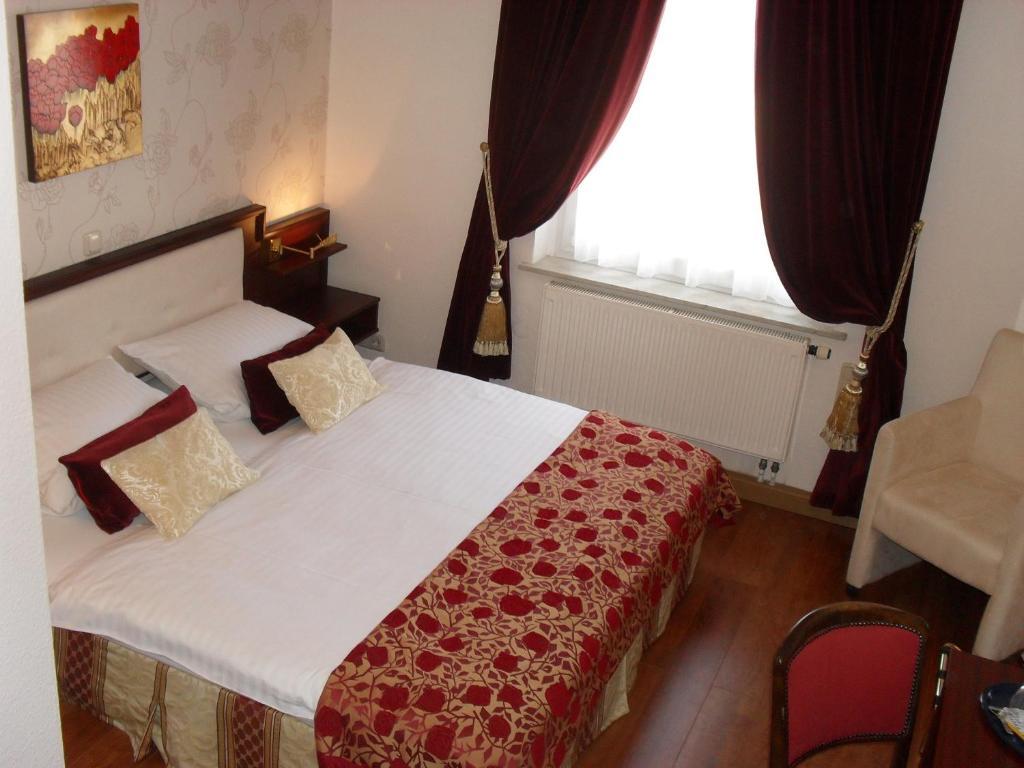 In Piazza Hotell Bad Klosterlausnitz Exteriör bild